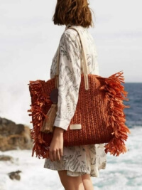 Diiamo Blog 2 women model with bag